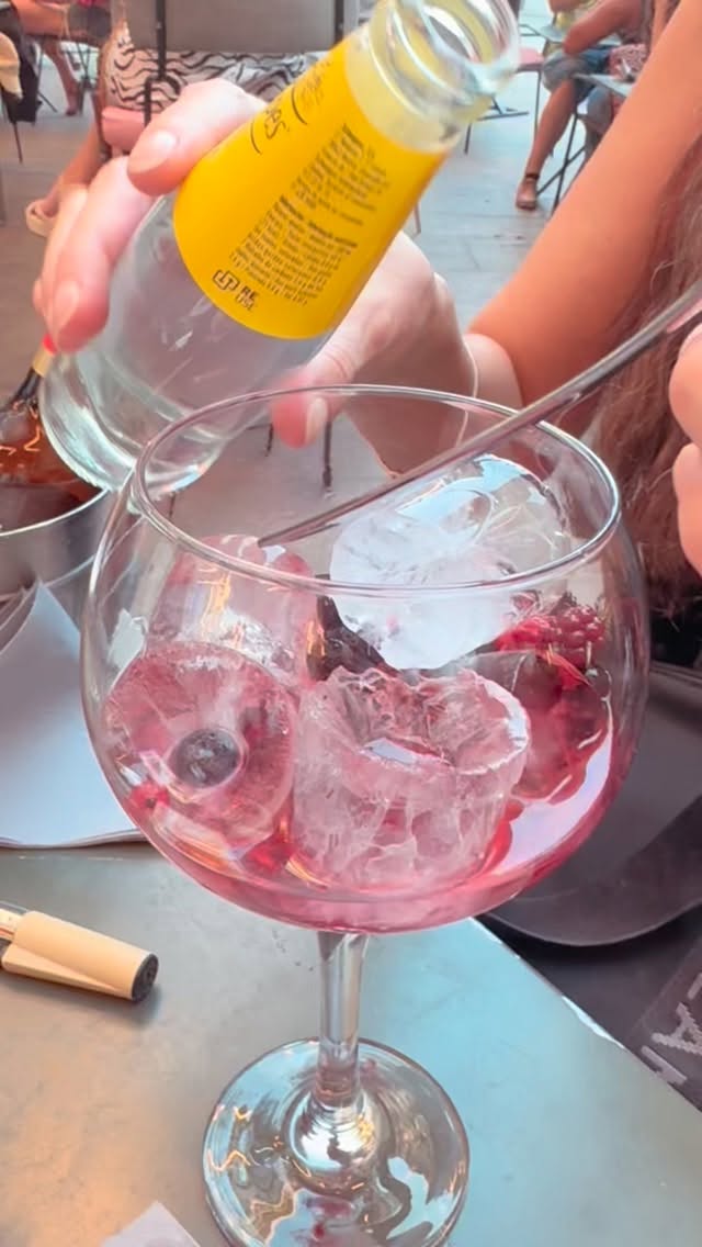 Cambiar el «¿por qué?» a un «¿para qué?»
Disfrutonas ☀️

.
.
.
.
#travelwomen #gintoniclovers #health #friendship #princesa